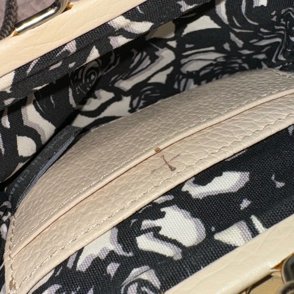 BRIGHTON BEIGE LEATHER ROSE KISSING CLOSURE CROSSBODY WHEAT CHAIN - Picture 8 of 17